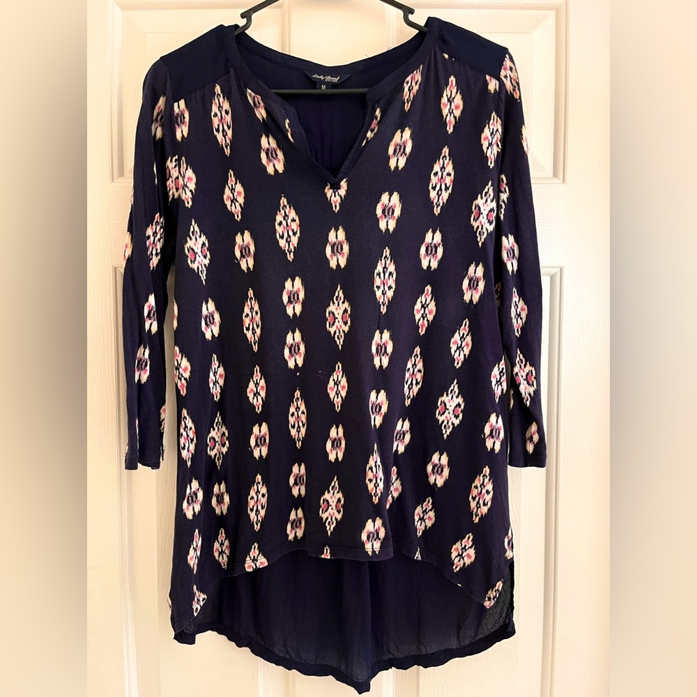 Lucky brand shirt. Size Medium. Navy/cream.